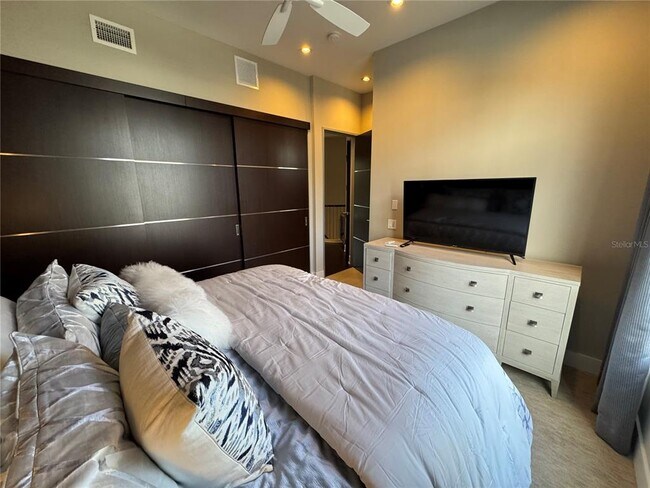 Building Photo - 239 Cosmopolitan Ct