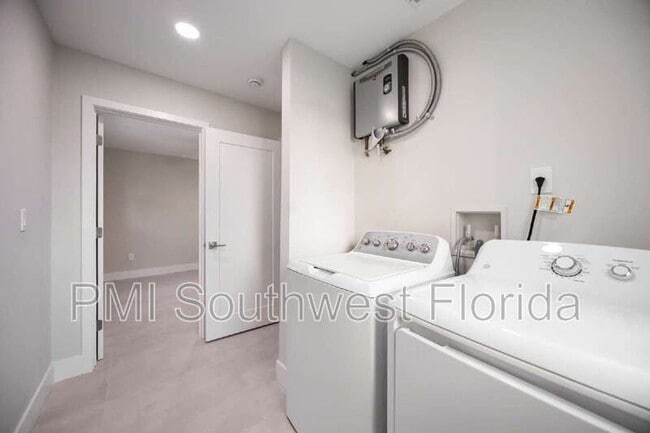 Building Photo - 5039 N Beach Rd