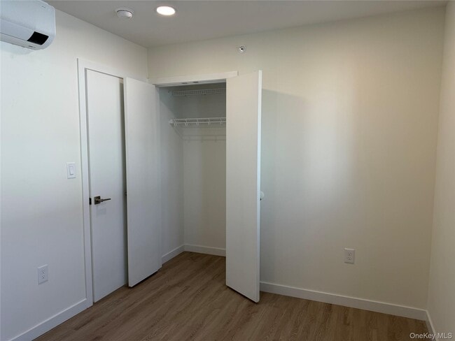 Building Photo - 5 Colonial Dr