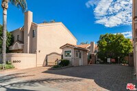 Building Photo - 5200 White Oak Ave