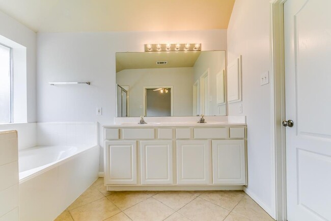 Building Photo - 16802 Village View Trail