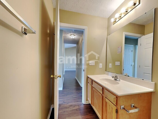 Building Photo - 1531 Farrington Dr