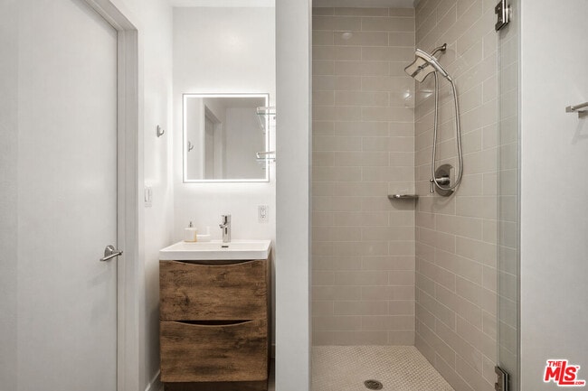 Building Photo - 2633 N Commonwealth Ave