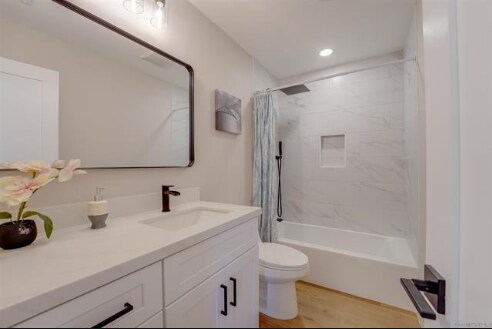 Building Photo - 856 La Tierra Dr
