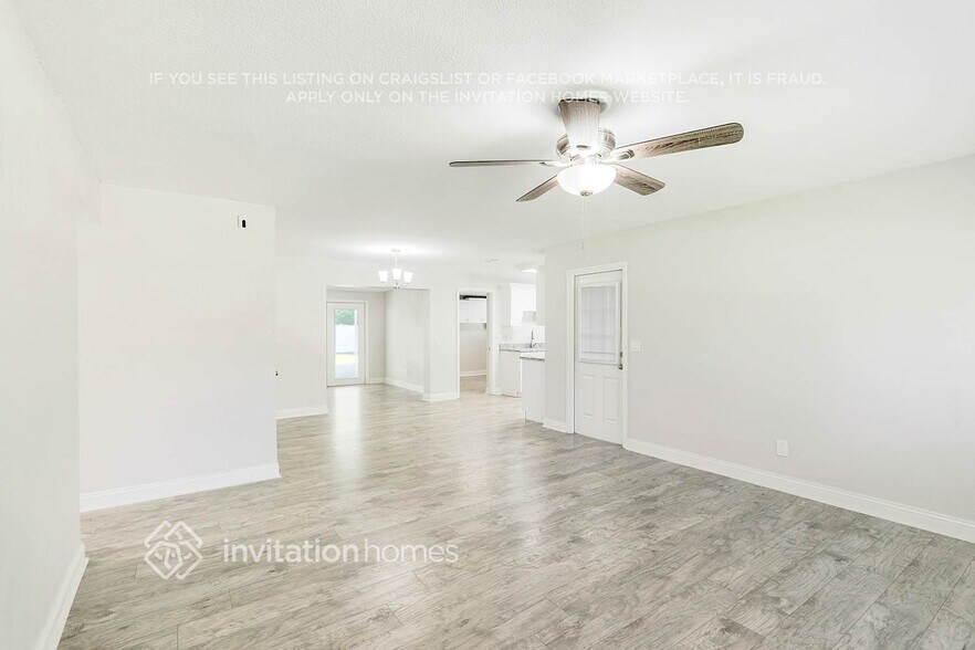 Building Photo - 909 Skyview Dr