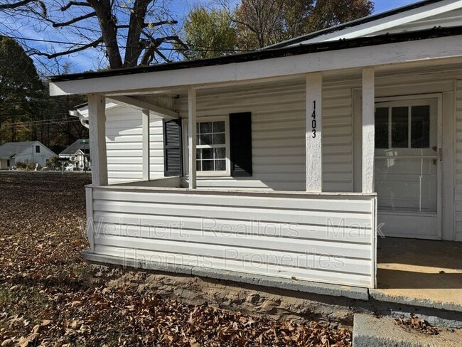 Building Photo - 1403 Elm St