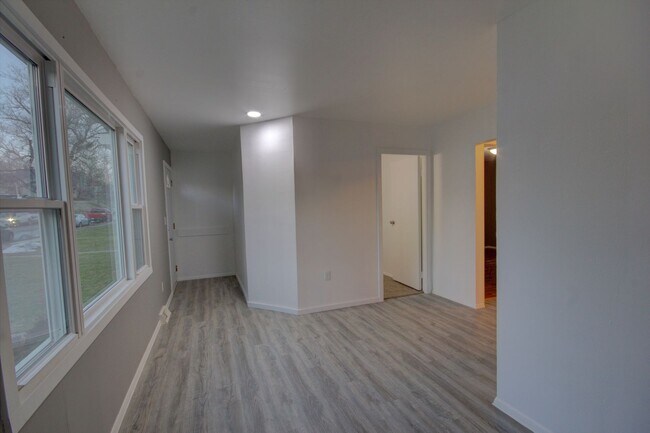 Building Photo - SL GRA1105