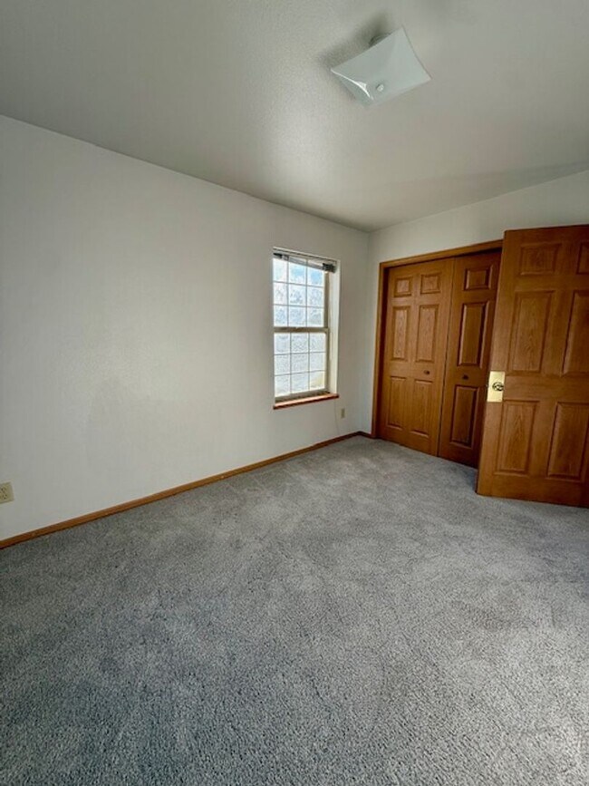 Building Photo - 726 Meagher Ave