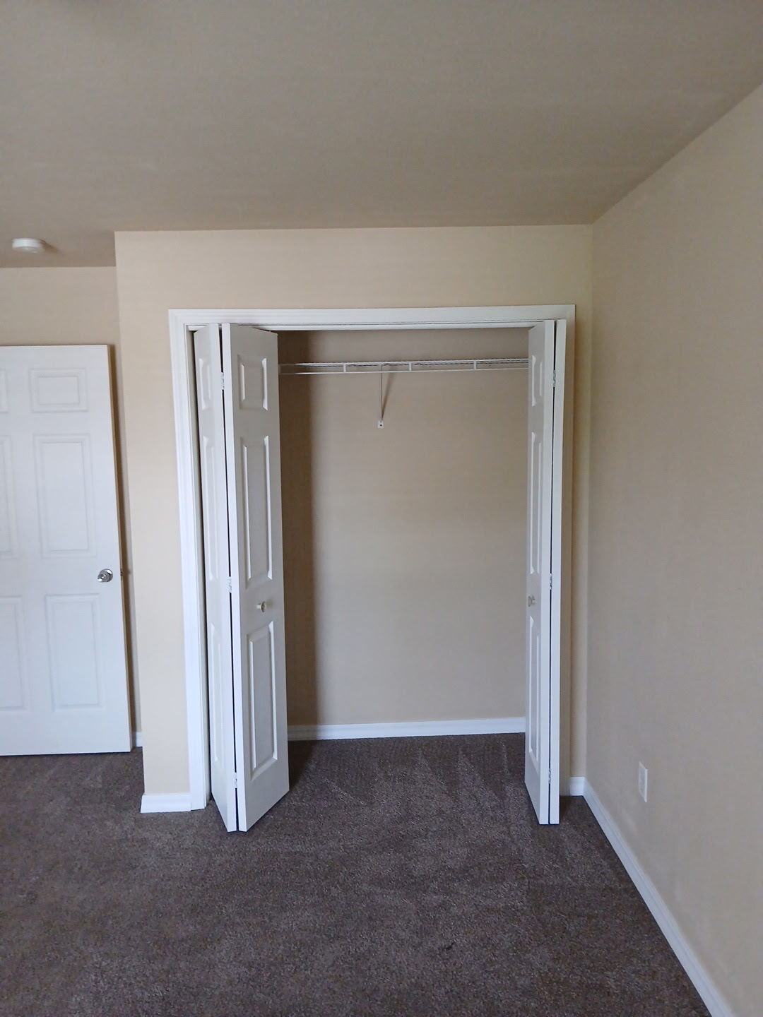 Building Photo - 2845 Holiday Dr