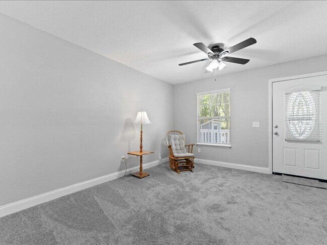 Building Photo - Charming 3 Bedroom Renovated Retreat: Cozy Home with New Upgrades in Serene Neighborhood