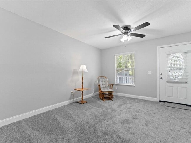 Building Photo - Charming 3 Bedroom Renovated Retreat: Cozy...