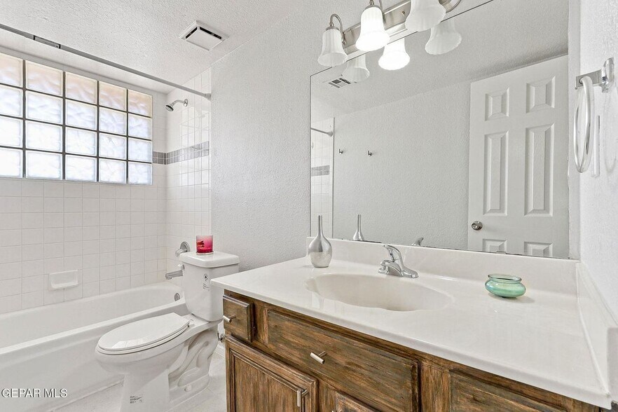 Building Photo - 6264 Escondido Dr