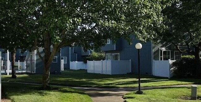 Building Photo - 2 Bed/2 Bath Condo w/Detached 1 Car Garage...