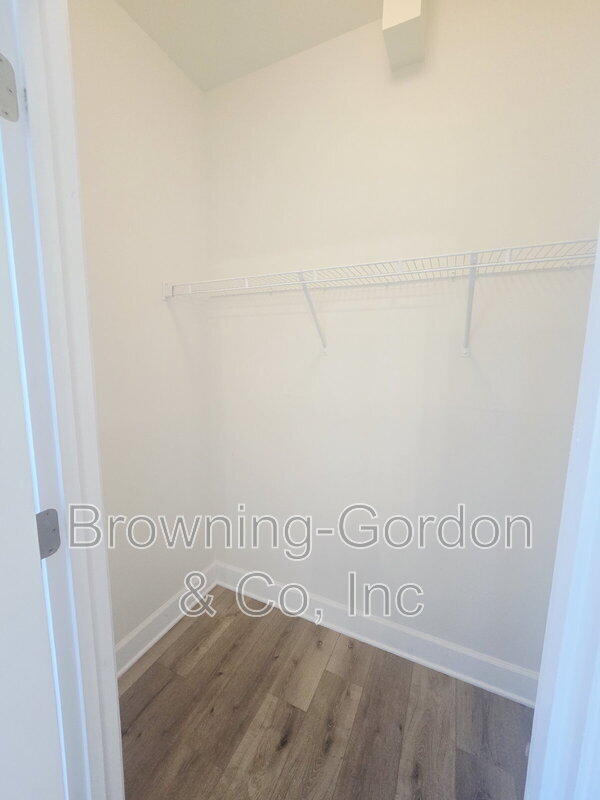 Building Photo - 8601 Peckham Ln