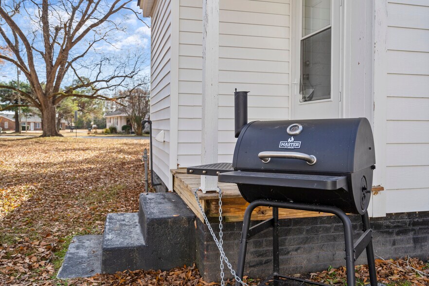 Building Photo - 400 Arbor St