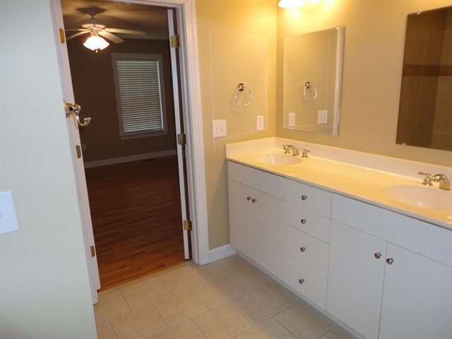 Building Photo - 5810 Colonial Dr