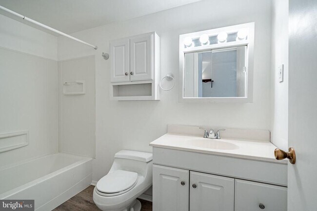 Building Photo - 27208 Valley Run Dr