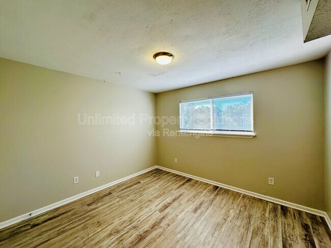 Building Photo - 213 Sunn Aire Ct