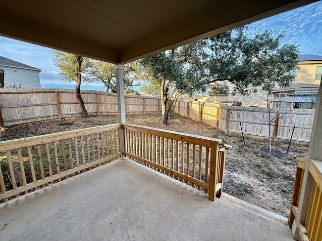 Building Photo - Modern Comfort and Stylish Living