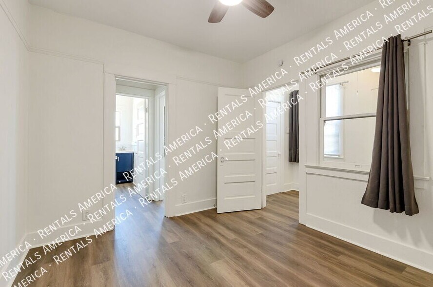 Building Photo - 826 E 6th St