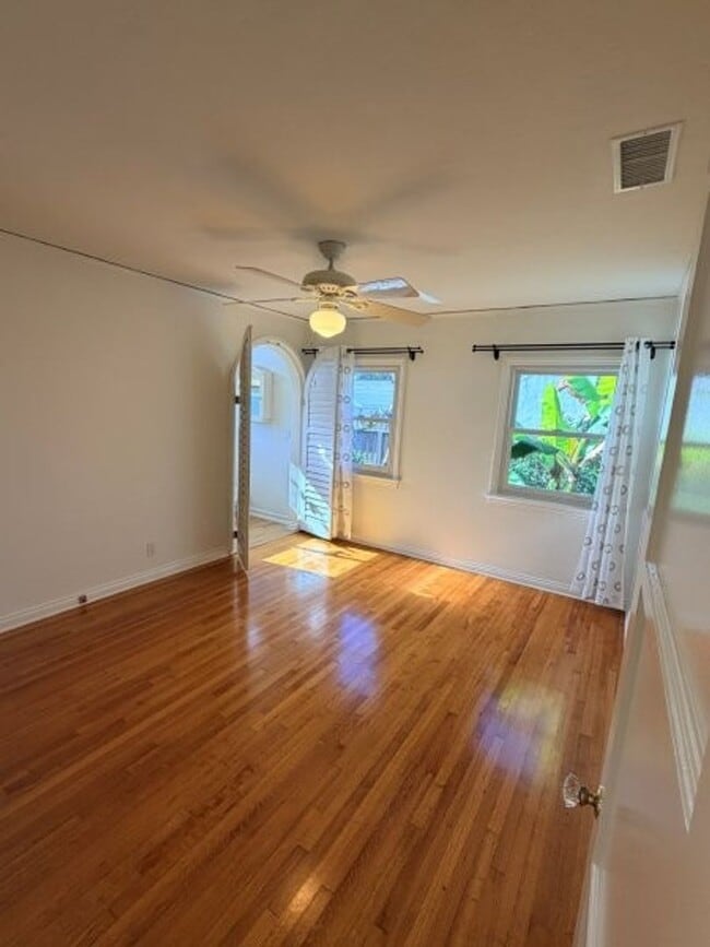 Building Photo - Pico-Robertson / Beverlywood 2 beds + 1.5 baths Spanish house PLUS Studio ADU  | Pool+Jacuzzi & e...