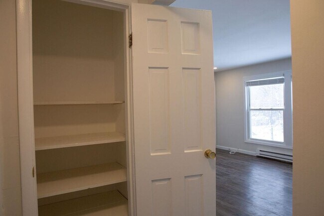 Building Photo - 180 N Main St