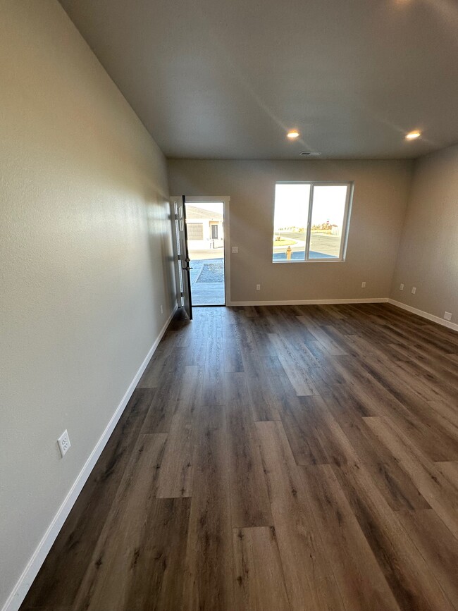 living room - 4081 Quinn Dr NE