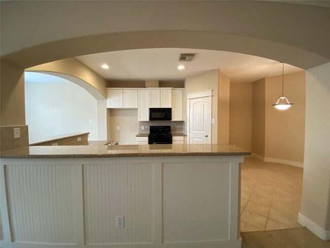 Building Photo - 2833 Seaside Dr