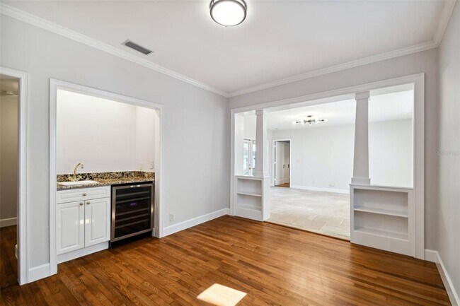 Building Photo - 2918 W Coachman Ave