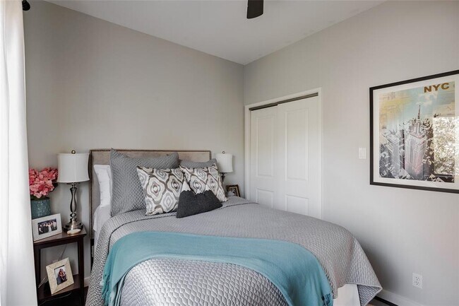 Building Photo - 2412 Wilson St