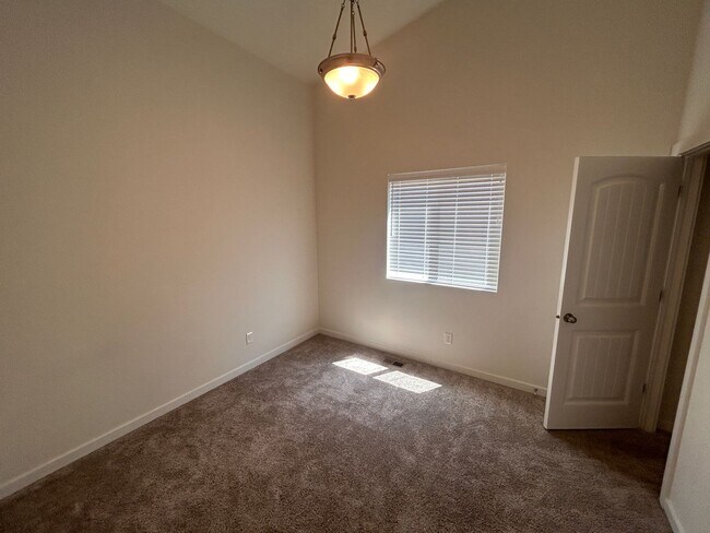 Building Photo - Immaculate 4 Bed 4 Bath Home in School District 20!!!