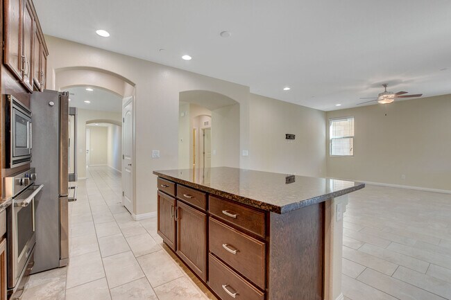 Building Photo - 2919 Caxton Grove Dr