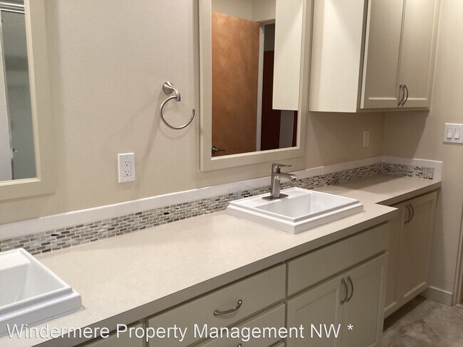 Building Photo - 2 br, 1.5 bath House - 234 Heather Rd