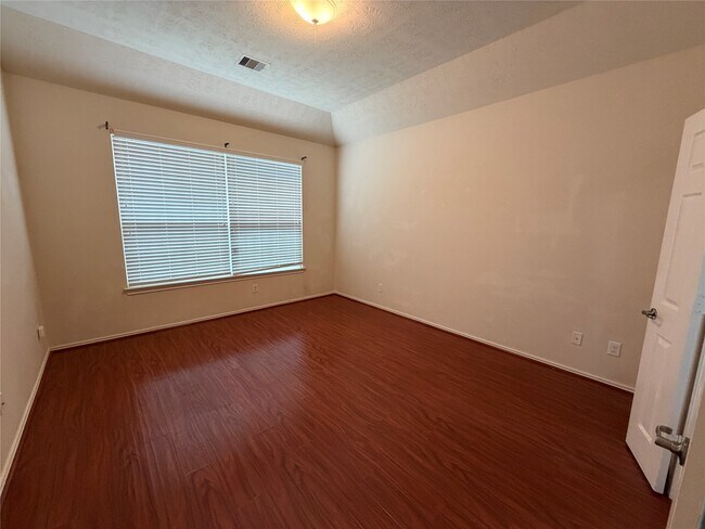 Building Photo - 6826 Pheasant Oak Dr