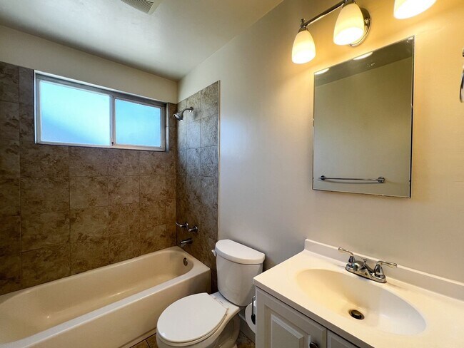 Building Photo - Charming 2 Bedroom, 1 Bathroom Home with Large Fenced Yard + Garage