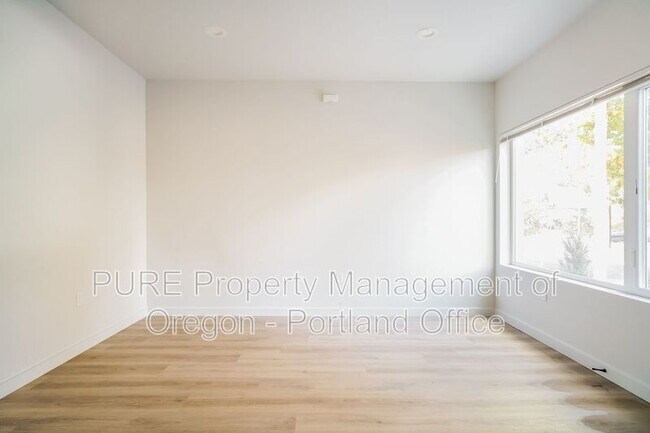 Building Photo - 5878 N Harvard St