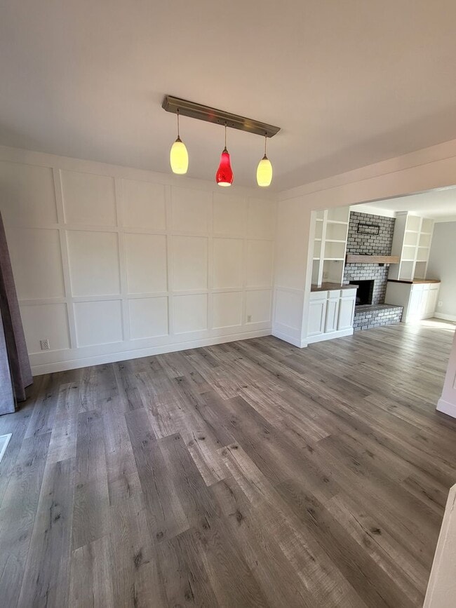 Building Photo - Gorgeous 4 Bedroom Home for Rent on Buckho...