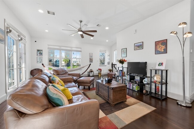 Building Photo - 1621 Rosewood St