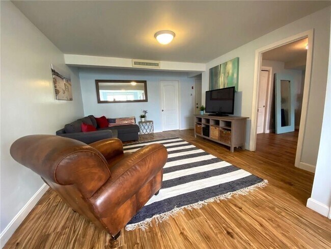 Building Photo - 85 Eustis St