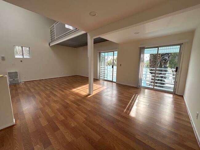 Building Photo - 915 Broadway St