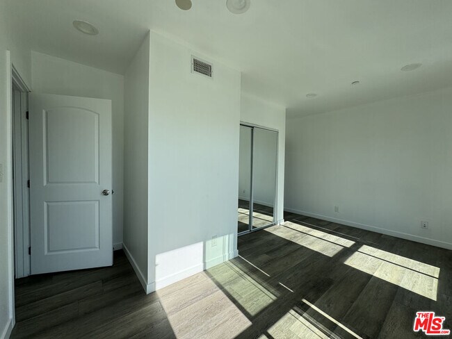 Building Photo - 1330 Arapahoe St