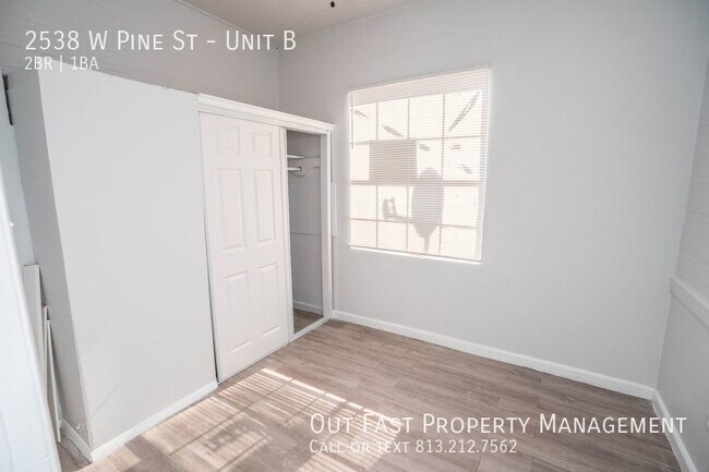 Building Photo - Freshly Renovated 2 Bedroom/1 Bath