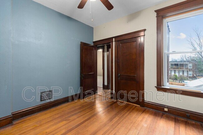 Building Photo - 3404 Hartford St