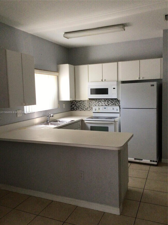 Building Photo - 4941 SW 135th Way