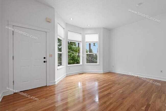 Building Photo - Bright & Beautiful Condo w/ Dual Primary Bedrooms, Walk-In Closets, Garage & A/C~ Located in NE P...