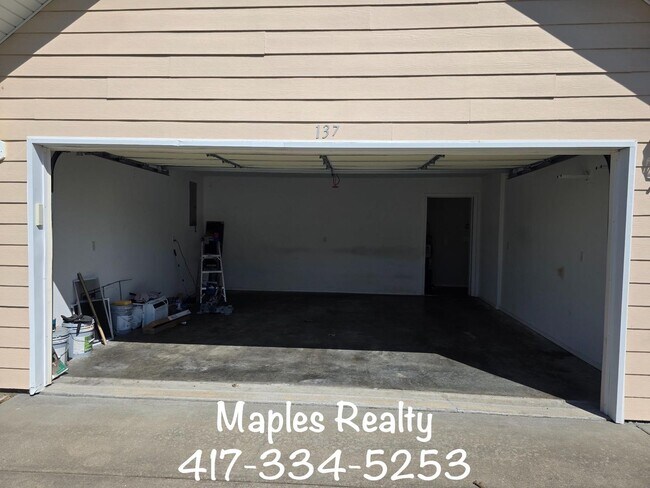 Building Photo - 3 Bed | 2 Bath Home in Hollister, MO – Flat Yard + 2-Car Garage