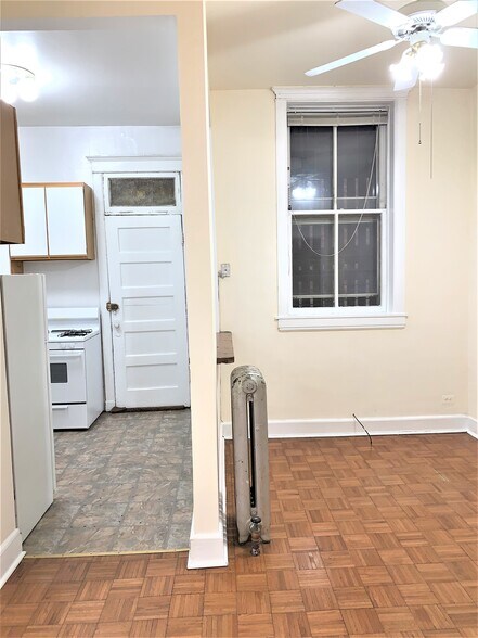 Building Photo - 3606 N Racine Ave