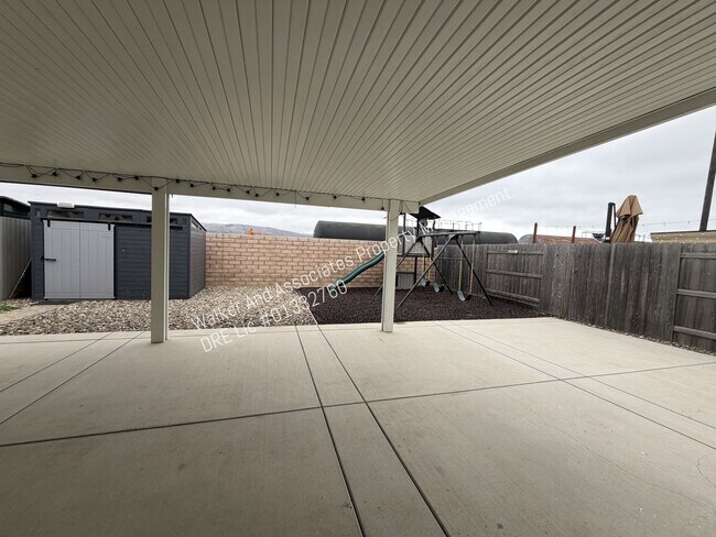 Building Photo - 327 Las Flores Dr