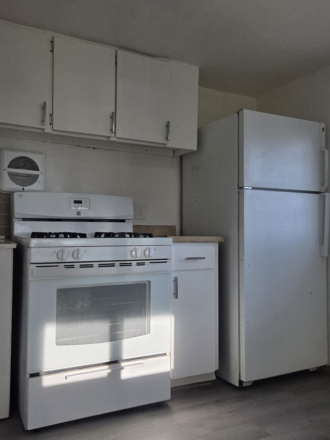 Building Photo - 408 E 46th St