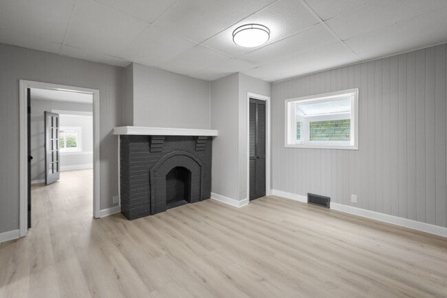 Building Photo - Stunning 2 bedroom home in Whitaker available January 15!